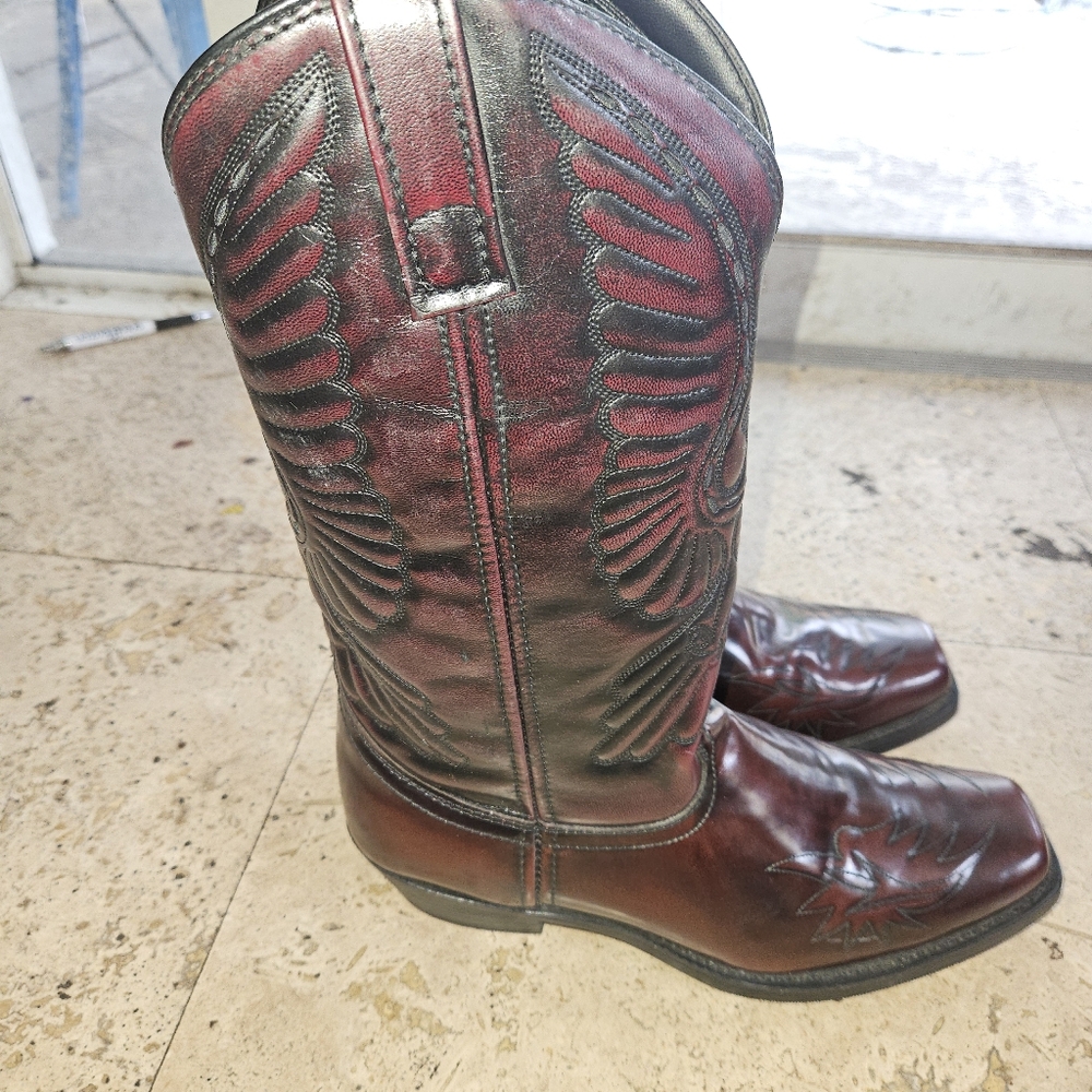 Laredo Men size 9.5 Leather Vamp Fox Cherry Red Eagle stich Embroidery new